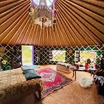 A Magical Cosy Garden Yurt Gasthof