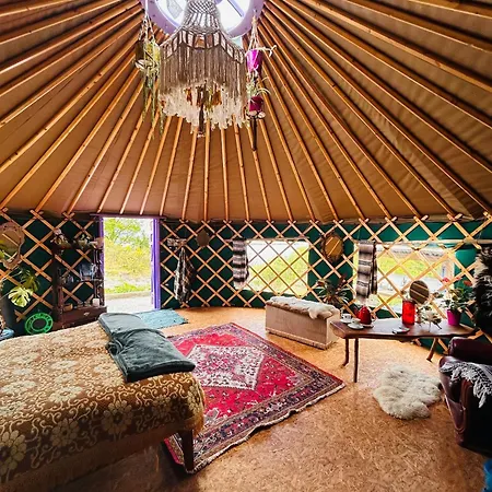 A Magical Cosy Garden Yurt Affittacamere