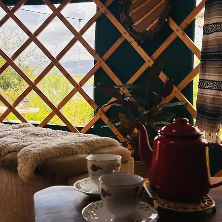 A Magical Cosy Garden Yurt Affittacamere Tranaha
