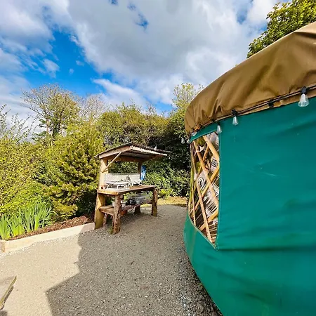 A Magical Cosy Garden Yurt Гостевой дом 3*